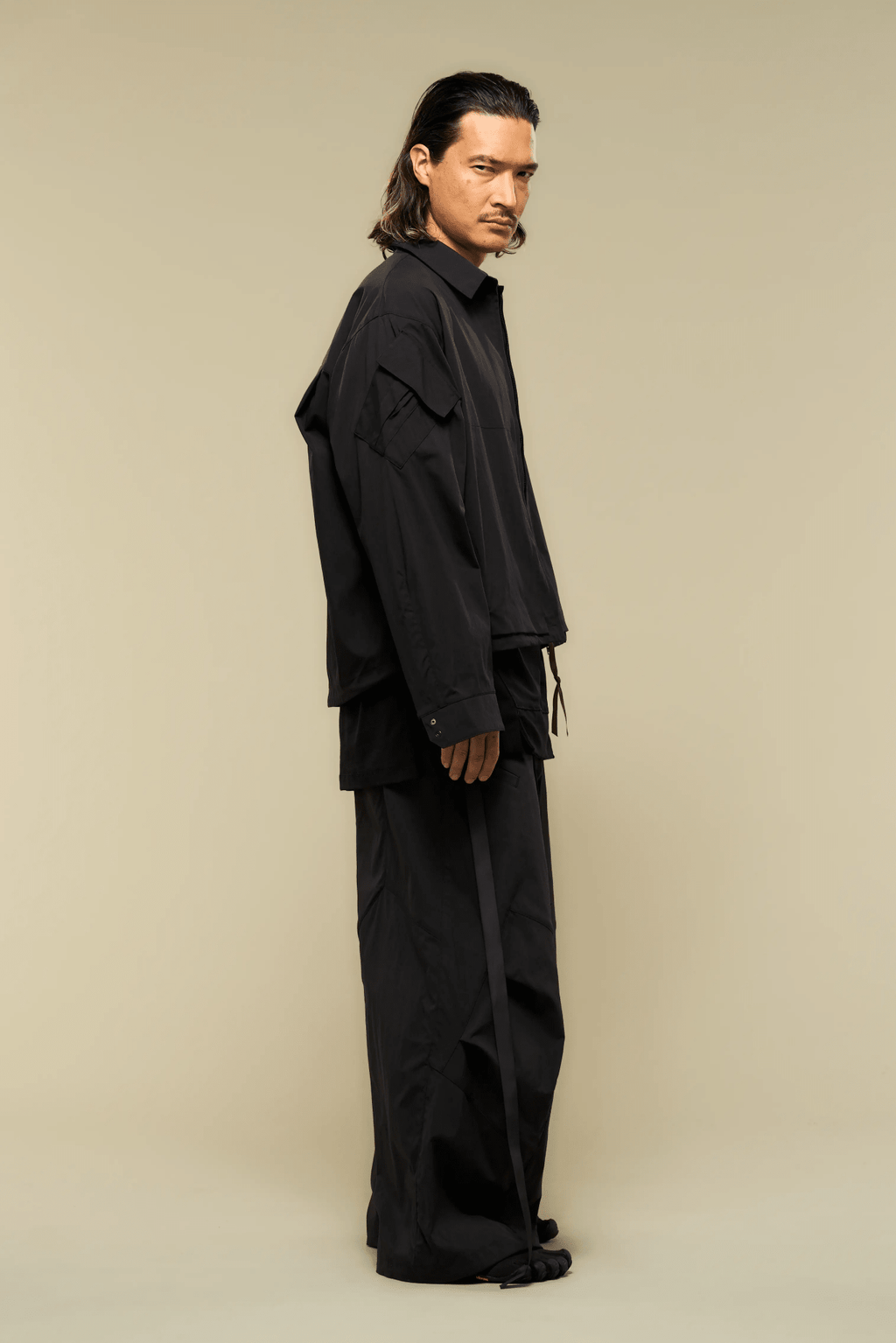 ACRONYM LA12-M 'BLACK' - Antithesis Store