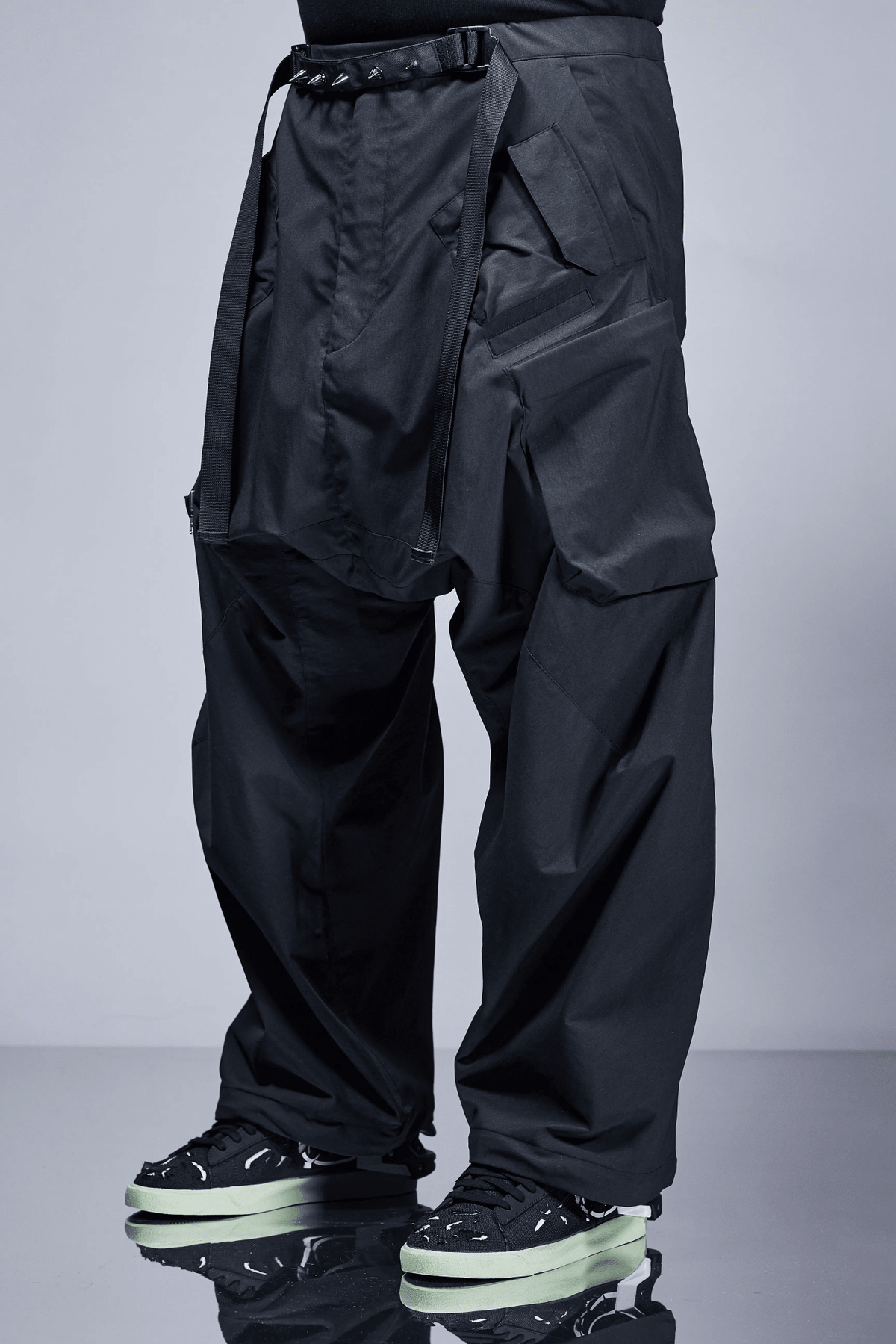 ACRONYM P30AL-E 'BLACK' - Antithesis Store
